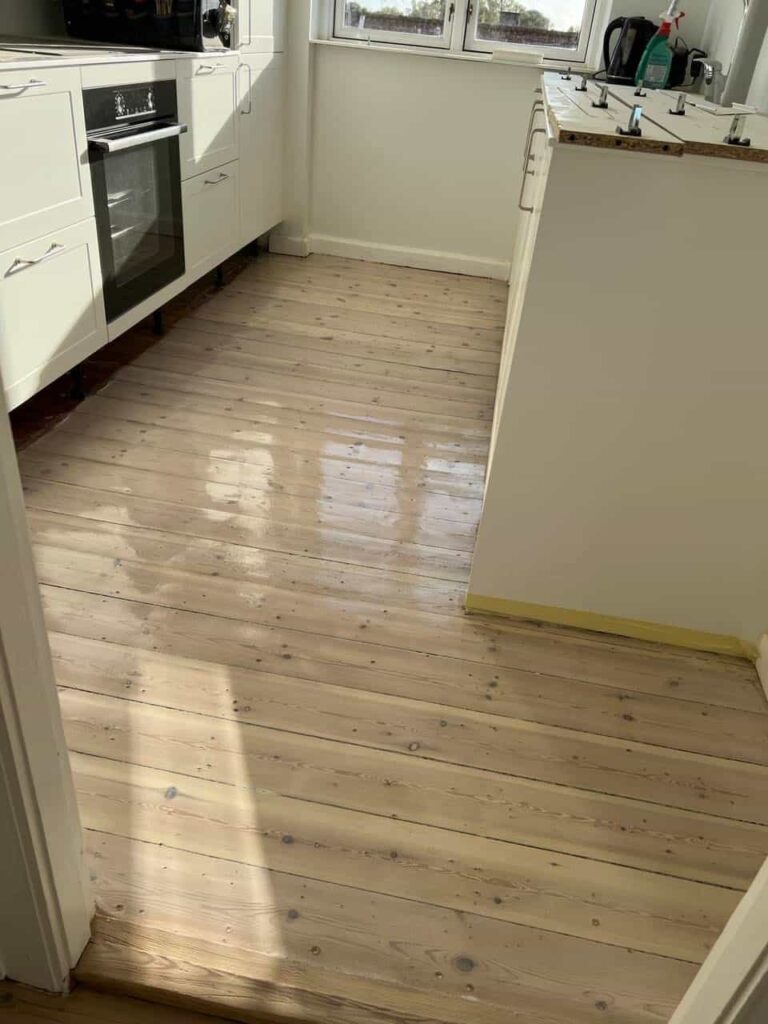 Få hjælp af professionelle til gulvafslibning og din istandsættelse, når du skal fraflytte